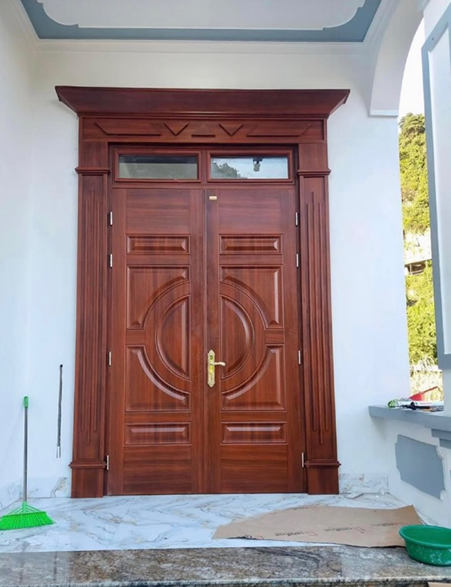 Cửa thép vân gỗ Hoa Vĩ 2 cánh cân HMS60S06